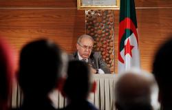 إعلام: رئيس الوزراء الجزائري يعتزم الاستقالة قريبا