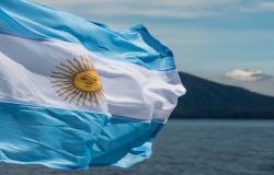 المركزي الأرجنتيني يرفع معدل الفائدة لـ75%