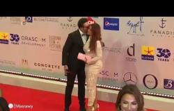 احمد الفيشاوي يُقبِل زوجته في إفتتاح مهرجان الجونة السينمائي