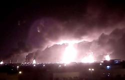 لأول مرة منذ الهجوم... فيديو من داخل منشأة نفطية سعودية يظهر حجم الدمار