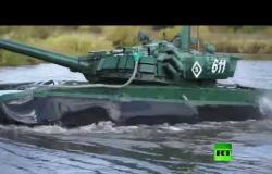 الدبابات الروسية .. تسير تحت الماء