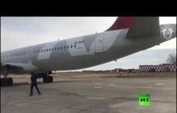 سلم يصطدم بطائرة في مطار مدينة تشيليابينسك الروسية