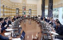 عون يحذر خلال اجتماع للحكومة من فشل "كل السلطة" في لبنان