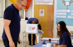 هيئة الانتخابات: إقبال الناخبين حتى الثالثة عصرا بلغ 39.2% داخل تونس