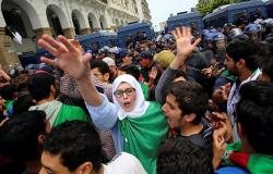 الجزائر... مشروع قانون المحروقات يخرج آلاف الجزائريين إلى الشوارع