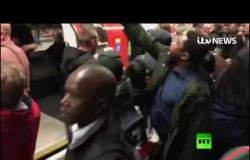 نشطاء مناخ يعتلون القطارات في لندن احتجاجا