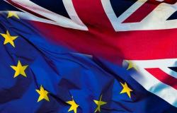 بريطانيا والاتحاد الأوروبي يتوصلان لاتفاق جديد بشأن البريكست