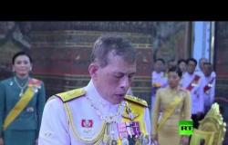 ملك تايلاند يجرد زوجته الجديدة من ألقابها الملكية ورتبها العسكرية