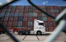 هبوط صادرات الخدمات البريطانية مع تراجع التجارة مع أوروبا