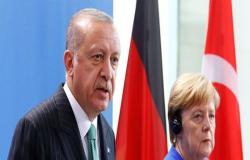 أردوغان وميركل يبحثان تطورات الأوضاع شمال شرق سوريا