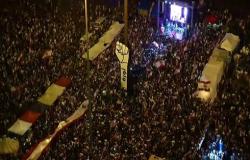 بالفيديو : آلاف اللبنانيين يحتشدون ويواصلون التظاهر في أنحاء البلاد