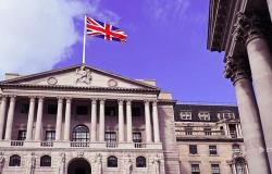 بنك إنجلترا يخفض توقعات النمو الاقتصادي والتضخم