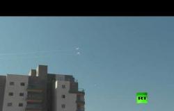 لحظة اعتراض القبة الحديدية لصواريخ من غزة