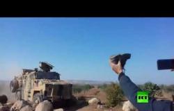 أكراد يرشقون  دورية تركية  بالحجارة