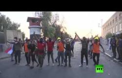 العراق.. متظاهرون يسيطرون على جسر حيوي ثالث في بغداد