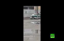 لحظة مقتل شرطي في هجوم مسلح بمدينة شادكان في إيران