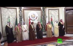 التقاط صورة جماعية لزعماء دول مجلس التعاون قبل جلسة للقمة الخليجية