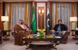 ولي عهد السعودية يبحث أوجه التعاون مع رئيس وزراء باكستان