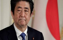 رئيس وزراء اليابان يطالب الشركات بزيادة أجور الموظفين