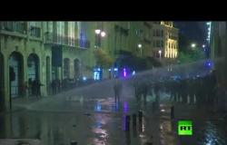 فيديو.. استخدام خراطيم المياه ضد المحتجين في بيروت