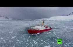 لحظة انفصال جبل جليدي هائل في أنتاركتيكا