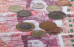 الإسترليني يرتفع أعلى 1.30 دولار بعد استقالة وزير المالية البريطاني