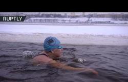 روسية في الـ83 من عمرها تفوز ببطولة العالم في السباحة الشتوية