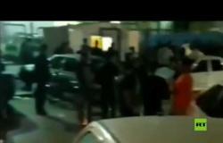 تجمع أهالي ضحايا المشروبات الكحولية المغشوشة في الأهواز أمام مشفى المدينة