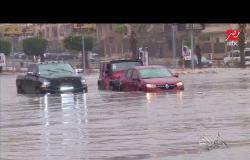 (جدعنة المصريين).. متطوعين ينتشرون في الشوارع بسياراتهم الخاصة لإنقاذ العالقين في بسبب مياه الأمطار