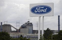 نقابة عمال السيارات الأمريكية تدعو لإغلاق المصانع لمدة أسبوعين