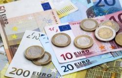 اليورو أدنى 1.08 دولار لأول مرة في 3 أعوام