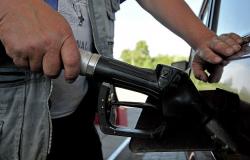 السعودية تخفض أسعار البنزين في الداخل