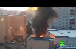 لحظة انفجار ضخم لسيارة شحن في مدينة أرخانغيلسك الروسية
