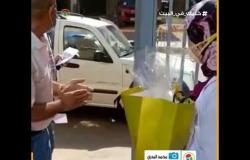 مدير مستشفى العجمي تتسلم هدية وزيرة الصحة بعد إصابتها
