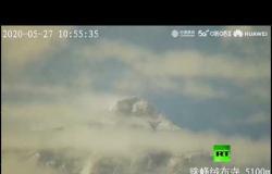 فريق علمي صيني يصعد إلى أعلى قمة في العالم