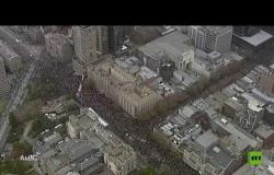عشرات الآلاف يتظاهرون ضد عنف الشرطة في أستراليا