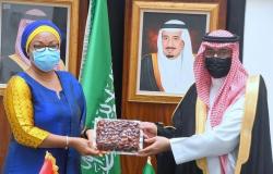 "إغاثي" الملك يسلّم 50 طنًّا من التمور هدية السعودية لبوركينا فاسو