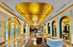 بالصور .. أول فندق في العالم مطلي بالذهب