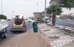 رئيس بلدية "ساحل عسير": بادرنا بإزالة آثار العاصفة الرملية