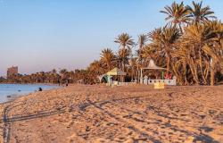 شواطئ أملج تشهد إقبالاً كبيرًا من أهالي وزوار المحافظة