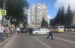 رجل يحتجز 20 رهينة في حافلة بغرب أوكرانيا