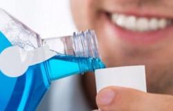 دراسة: الاستخدام اليومي لغسول الفم يقلل خطر الإصابة بـ"كورونا"