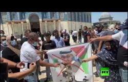 محتجون يحرقون صور ولي العهد الإماراتي أمام المسجد الأقصى