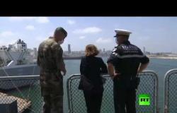 وزيرة دفاع فرنسا تتفقد حاملة مروحيات "لو تونير" في مرفأ بيروت