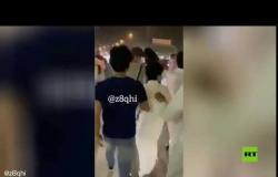 اعتداء على عارض أزياء سعودي في مكان عام يثير ضجة في المملكة
