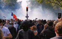 مظاهرات "السترات الصفراء" تعود لشوارع باريس.. والشرطة تواجهها بـ"الغاز"