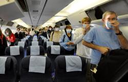 إجراءات صارمة من شركات الطيران ضد رافضي ارتداء الكمامات