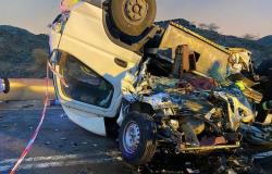 وفاة وإصابتان في حادث انقلاب شاحنة على مركبة في المخواة