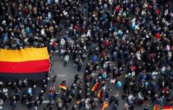 ﻿متظاهرون ألمان يطالبون "الأوروبي" بالسماح بدخول المهاجرين العالقين في اليونان