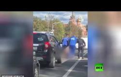 الشرطة تقبض على مذيعة تلفزيون ظهرت عارية في ضواحي موسكو